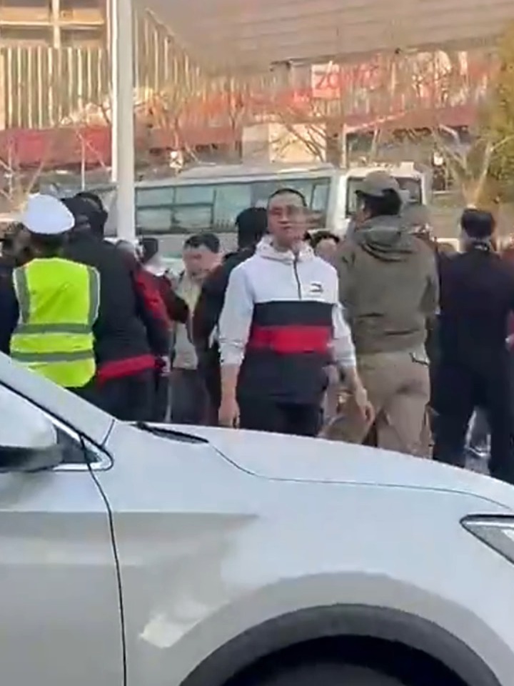 激烈对抗！中超赛场上的火爆一幕